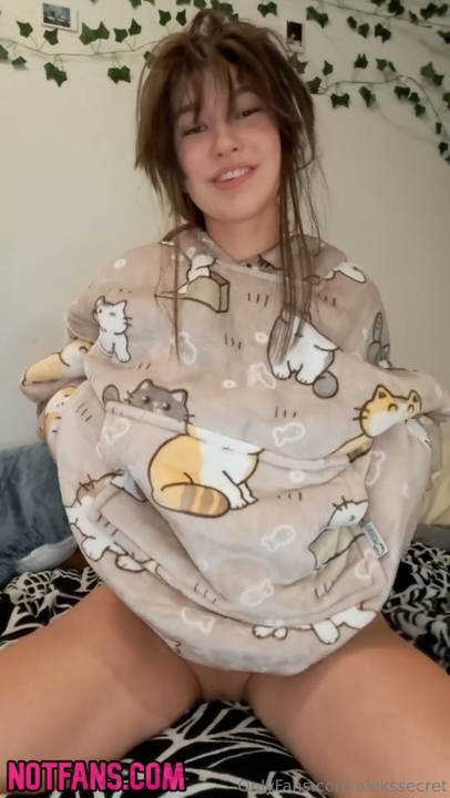 Alekssecret Stripping on bed so hot – Onlyfans video